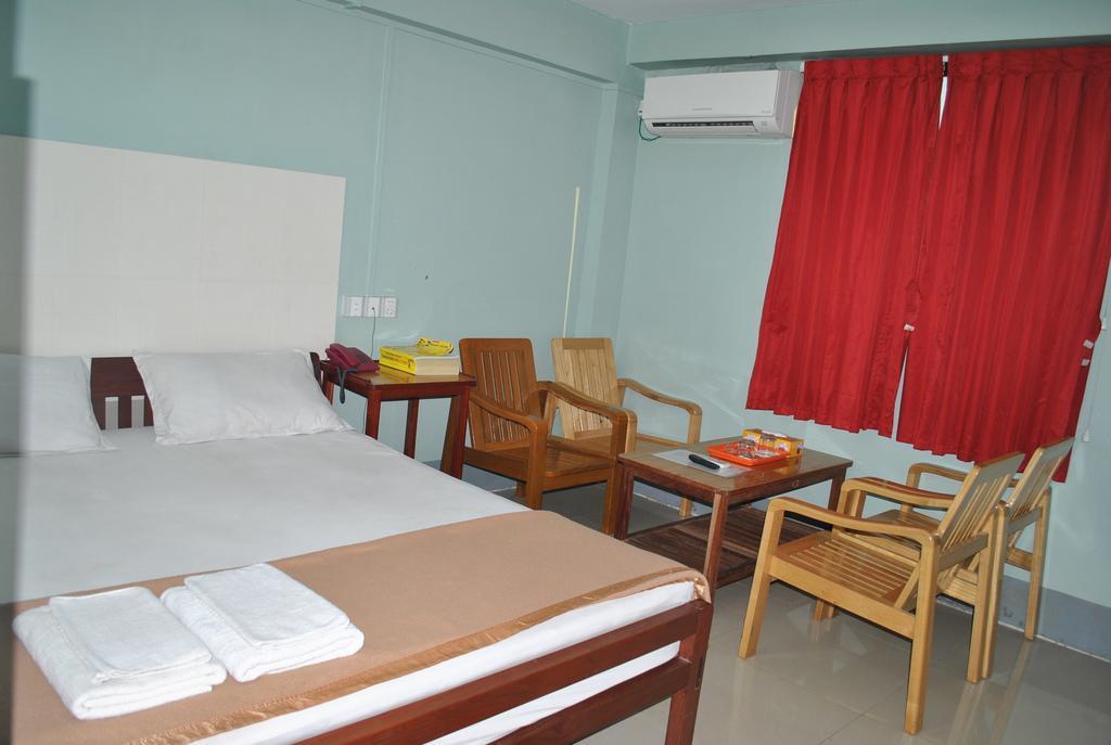 Royal Toe Hotel Yangon Exterior photo